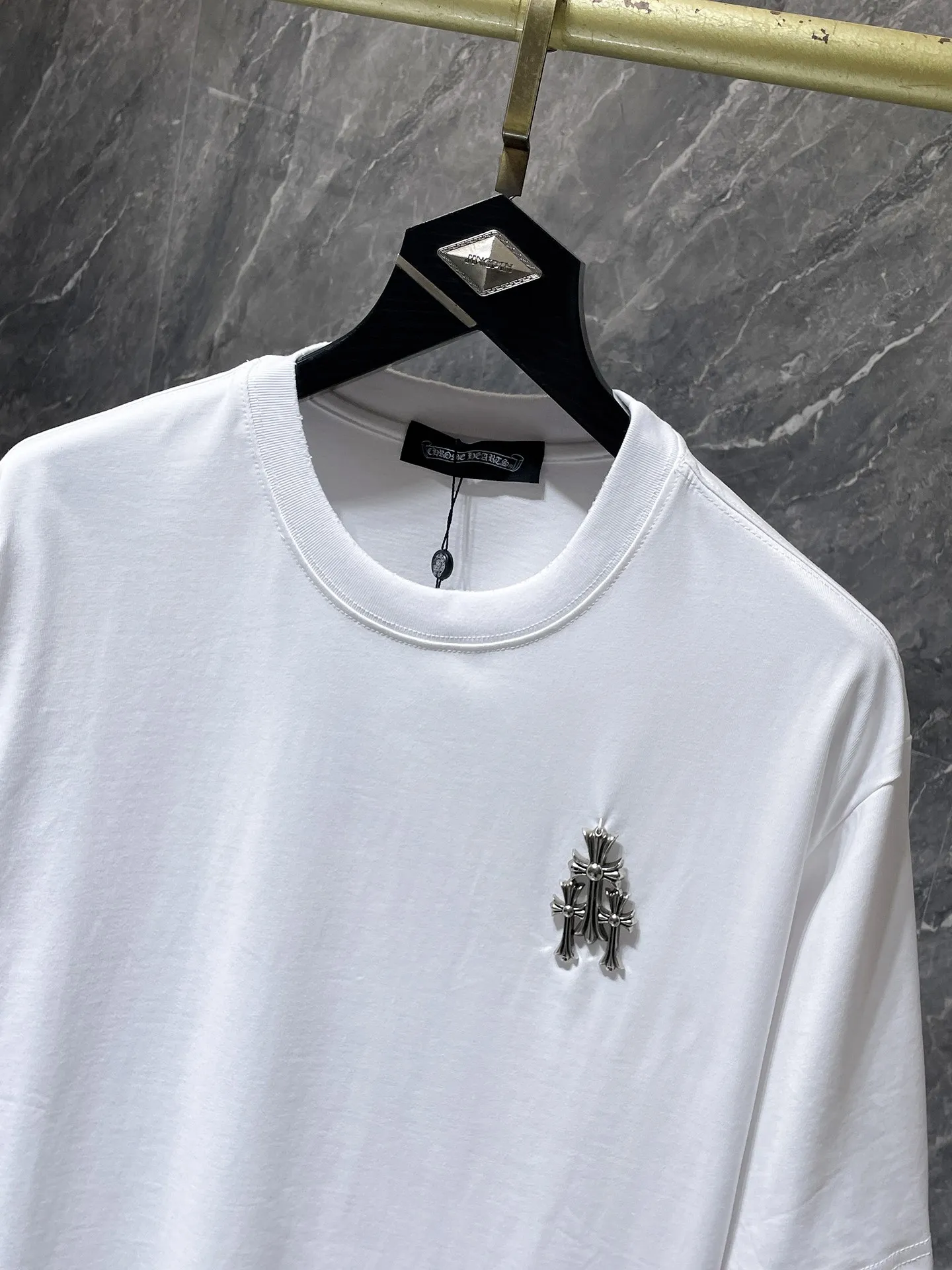 P160 new Chrome Hearts 25ss high-end version for summer! ! High-weight, environmentally friendly and high-quality top-quality fabrics 280g Crow Sanskrit handmade cross-buckle foamed short sleeves. Counter synchronization. Re-engraved version 1:1. Recommended color: black white. Size: S, M, L, XL